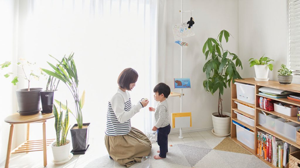 on Living Room 絵本とDRAW A LINE