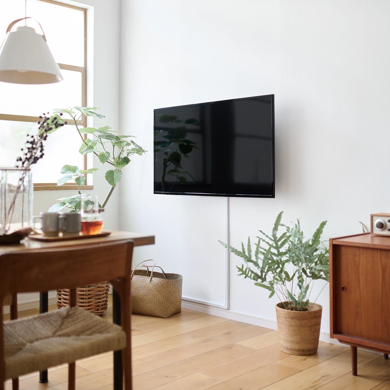 賃貸でも使える壁掛テレビハンガーの設置方法