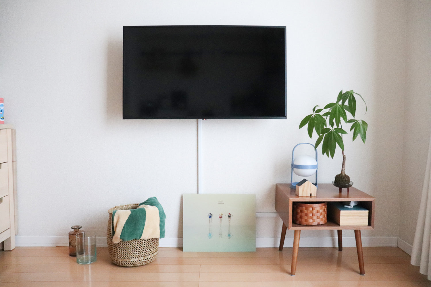 賃貸でも使える壁掛テレビハンガーセットの設置方法