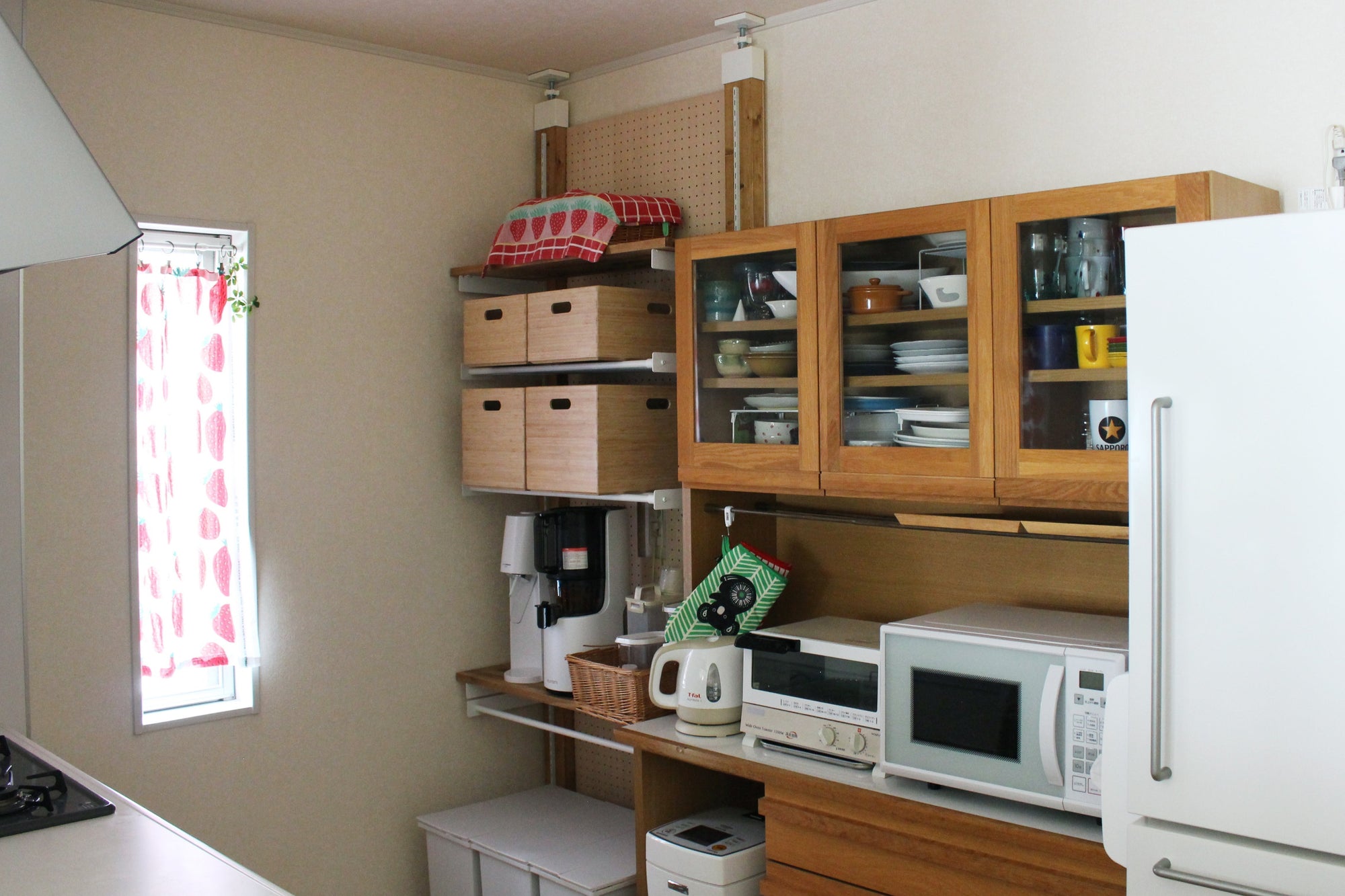 ごちゃつきキッチンにラブリコで棚をひとつ。ふたりの暮らしが、すっと整った。