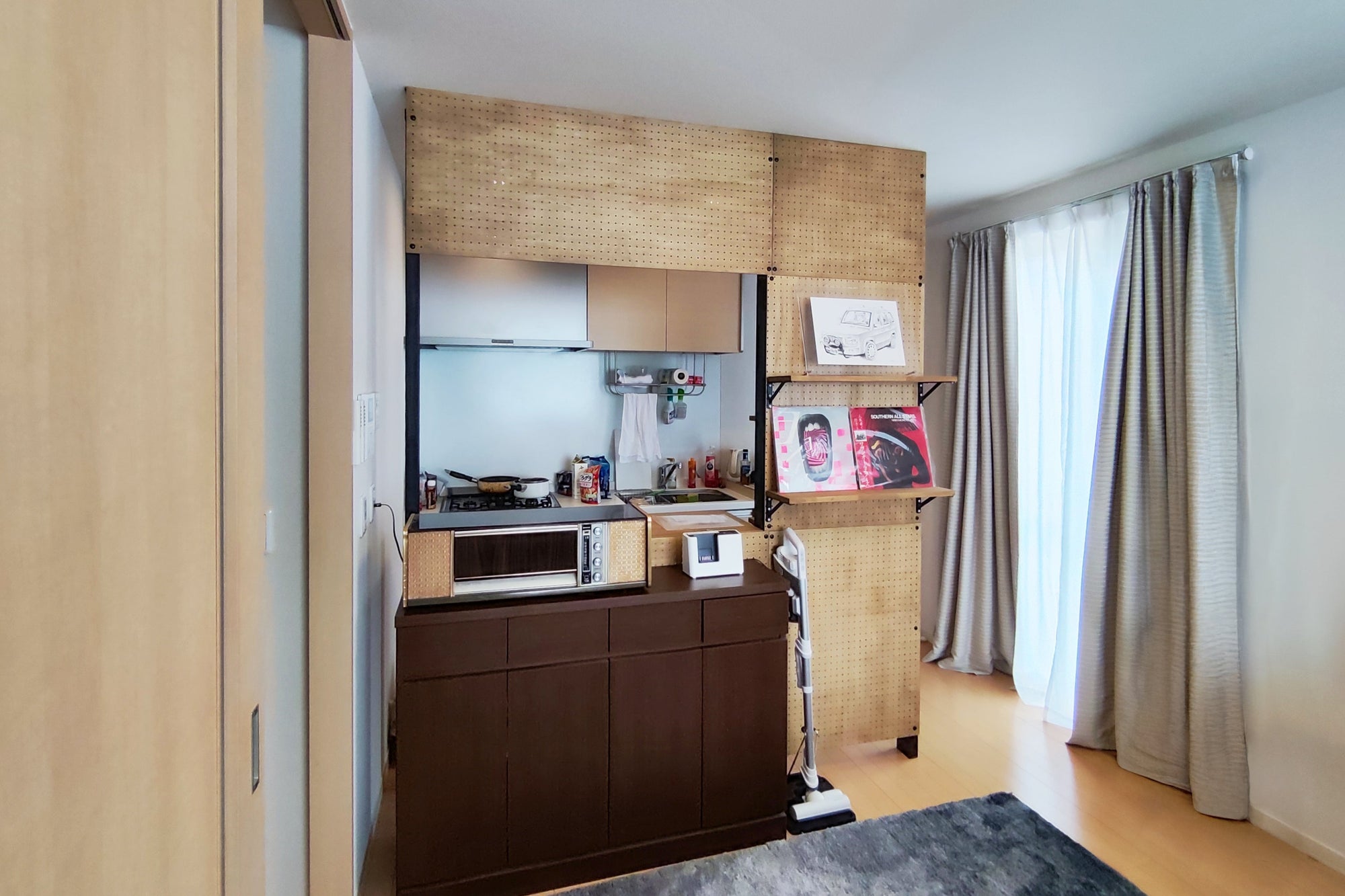 台所が見えない”だけで、こんなに落ち着く。<br>1LDK賃貸の間仕切りを「暮らすがえリノベーションサービス」に頼んだ話。