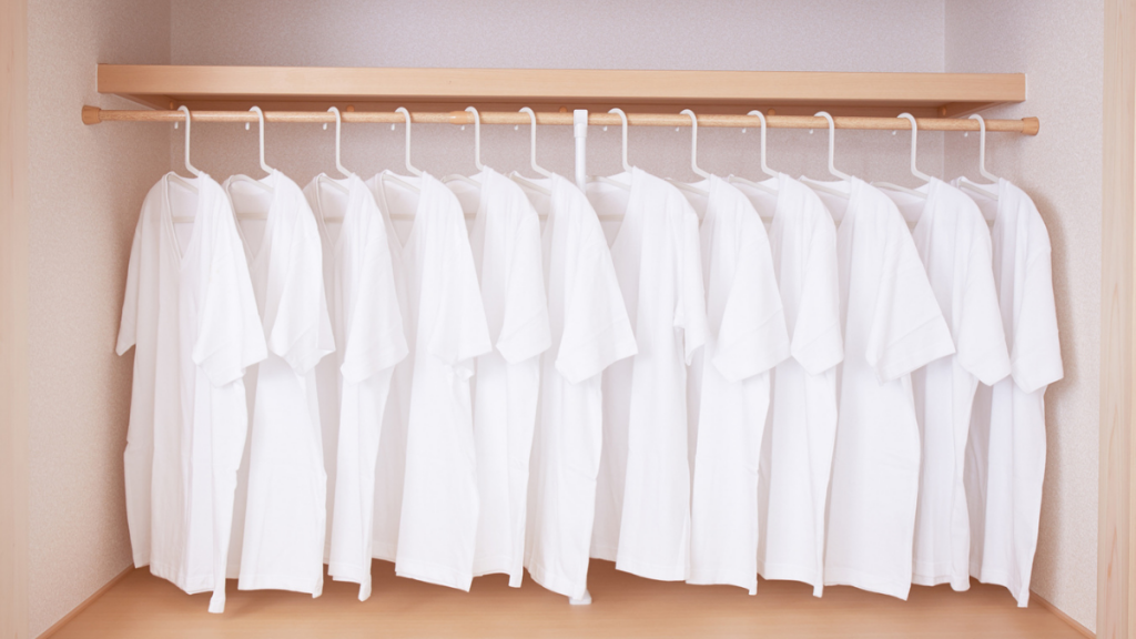 突っ張り棒で、押し入れがクローゼットに大変身!