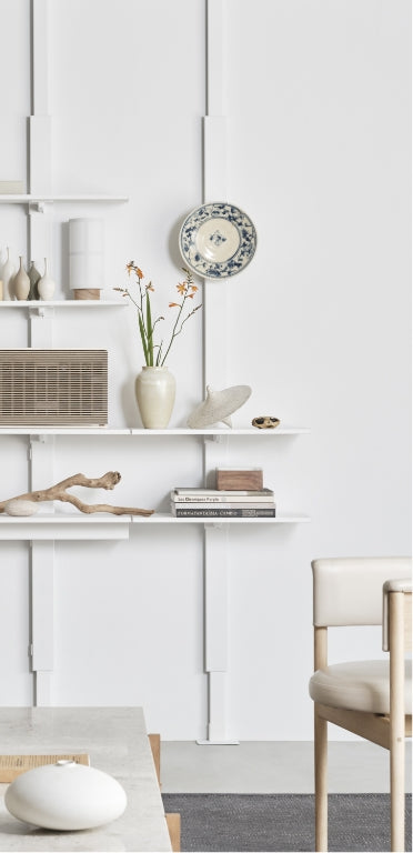 空間をスッキリさせるシェルフ