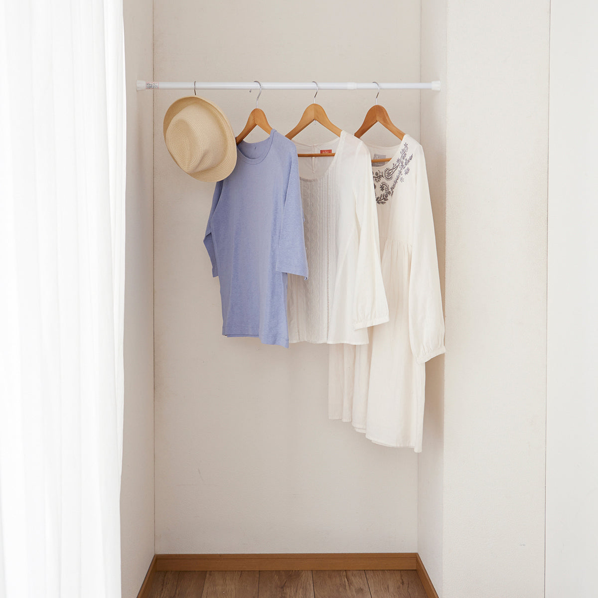 突っ張り棒 ホワイト 耐荷重15〜10kg 幅70〜110cm NSW-10