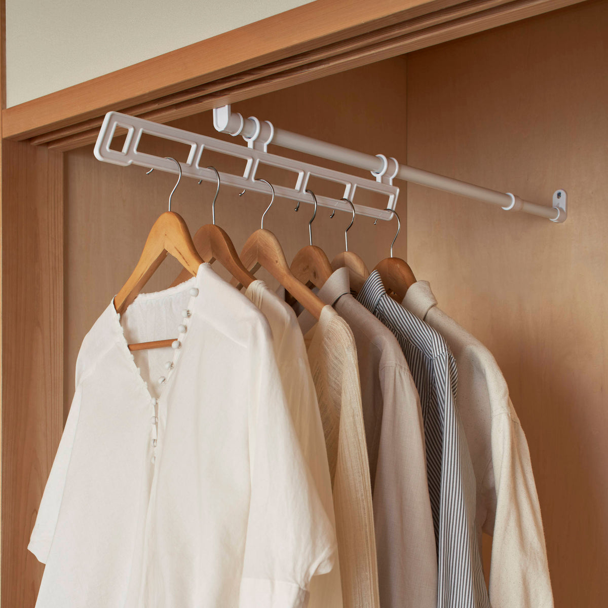 押入れスライドハンガー ホワイト ネジ固定式 OBH-70W