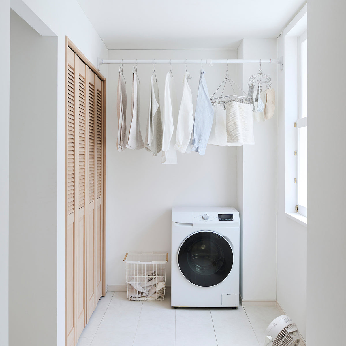 突っ張り棒 強力極太 簡単取付 M ホワイト 耐荷重65〜25kg 幅110〜180cm OGP-110