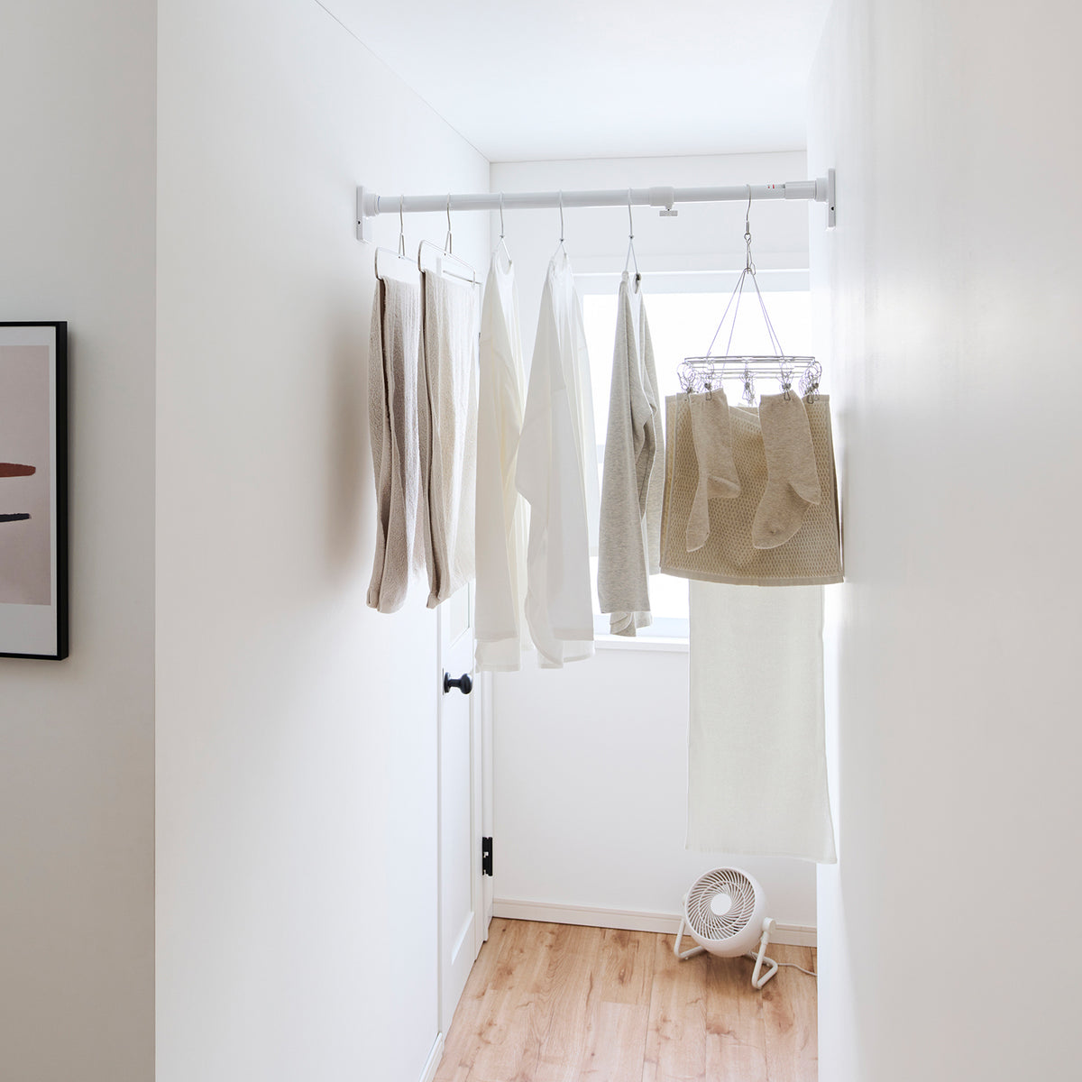 突っ張り棒 強力極太 簡単取付 S ホワイト 耐荷重70〜40kg 幅72〜110cm OGP-72