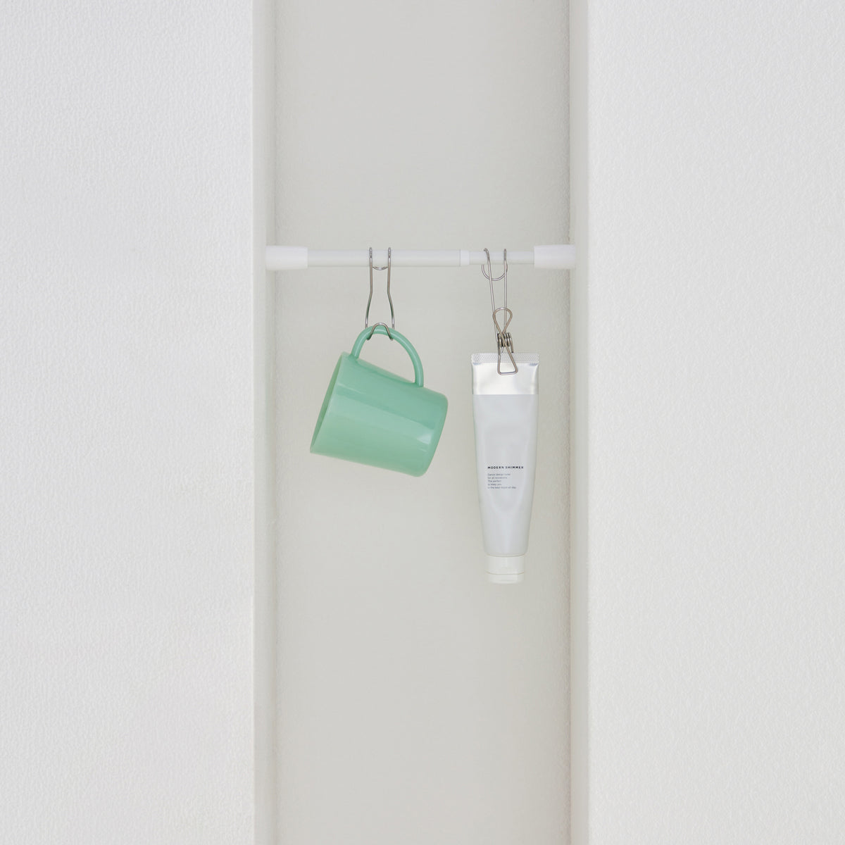 突っ張り棒 マットホワイト 耐荷重2kg 幅20〜25cm TPB-20WH