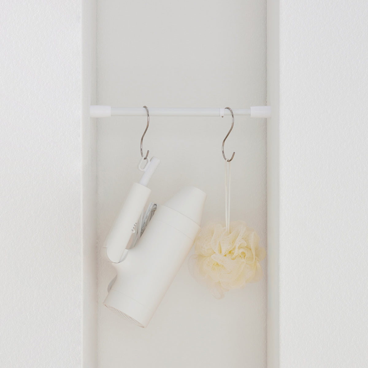 突っ張り棒 マットホワイト 耐荷重2kg 幅25〜30cm TPB-25WH