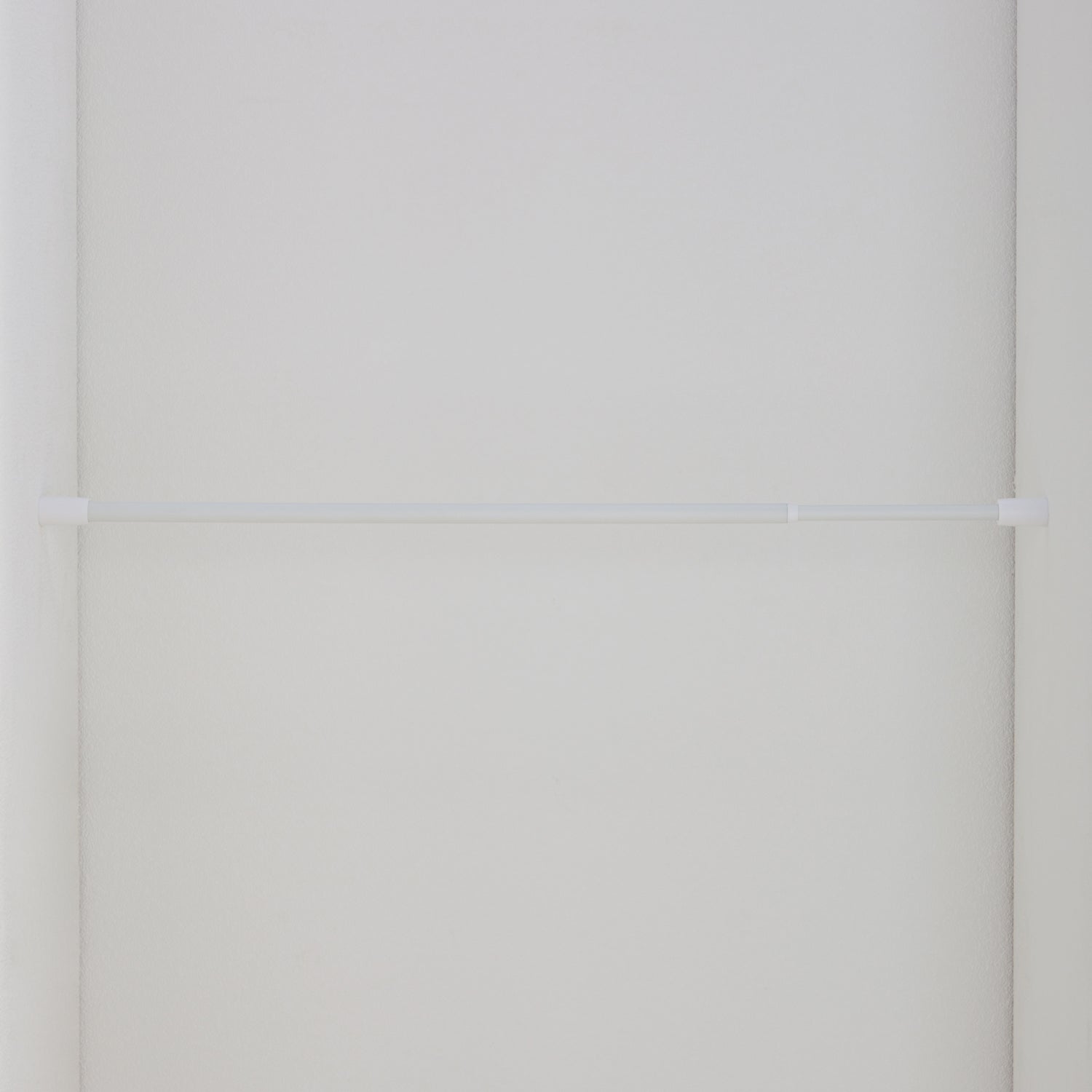 突っ張り棒 マットホワイト 耐荷重4~3kg 幅55〜80cm TPB-55WH