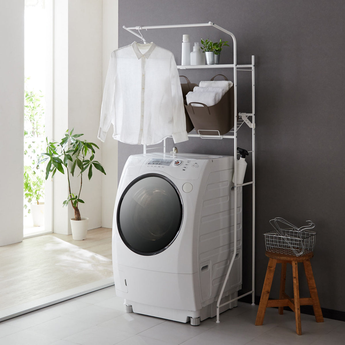 伸縮ランドリーラック バスケット台付き マットホワイト 幅61~82cm HSR-3WH
