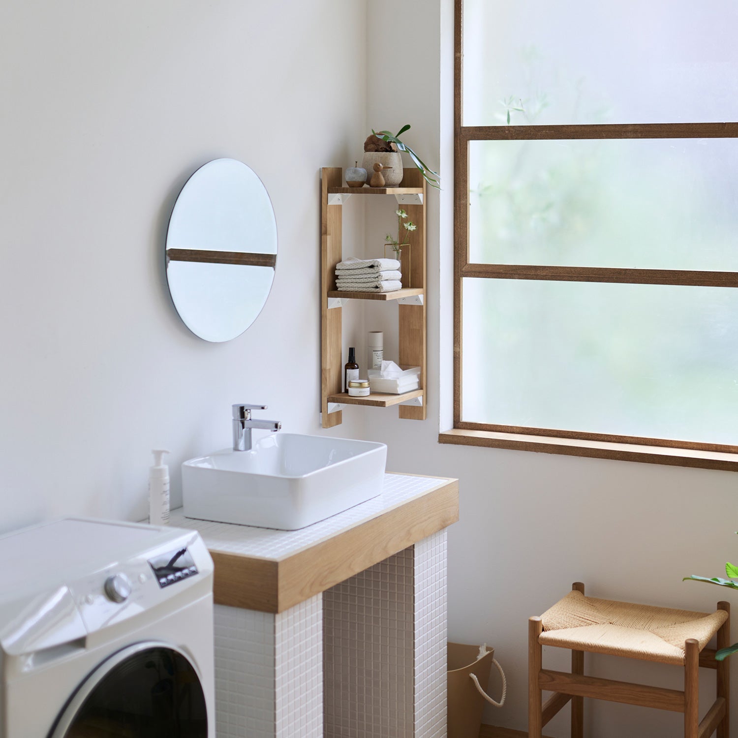 浮かせる家具ブラケットを使って洗面コーナーラックを作る