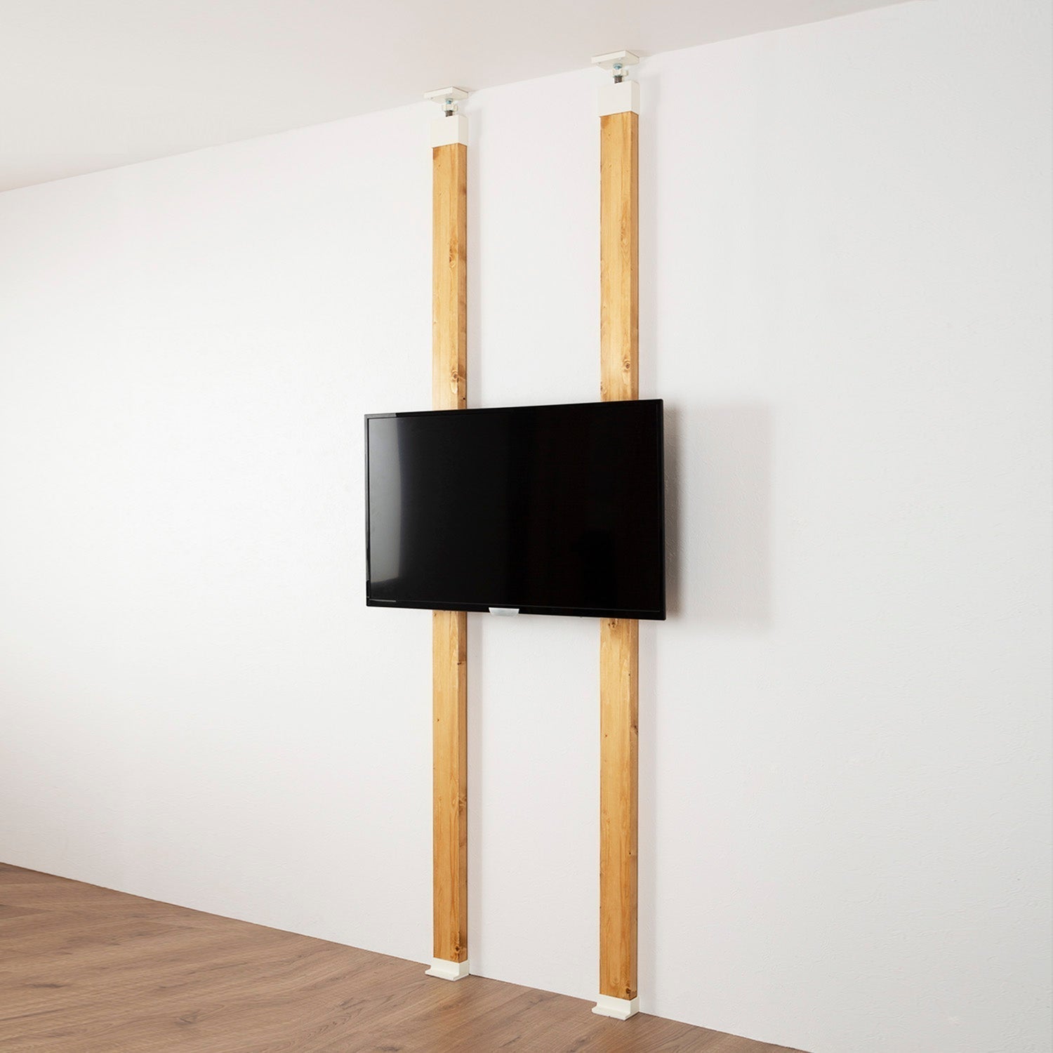 LABRICO 2×4アジャスター 強力タイプとテレビハンガーを使った壁掛け