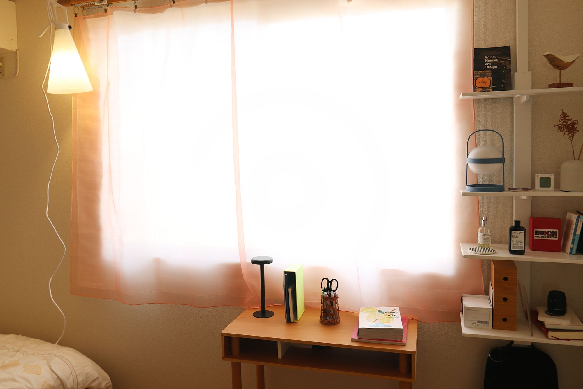 One Fit Cloth「かさね」シリーズの使用事例<br>カーテンは気軽に着がえさせられる