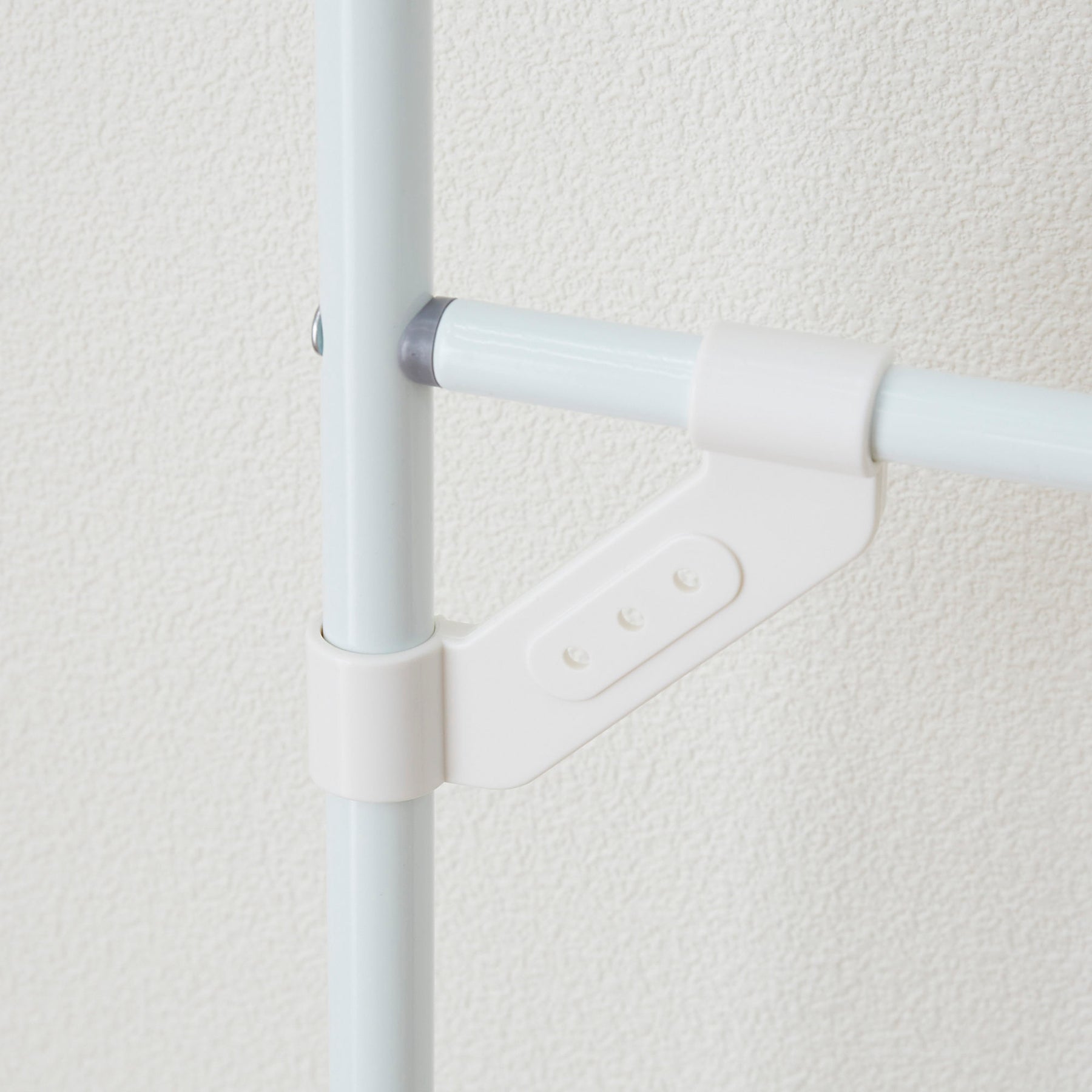 伸縮ランドリーラック ハンガーバー付き 棚3段 ホワイト 幅60〜93cm L-5