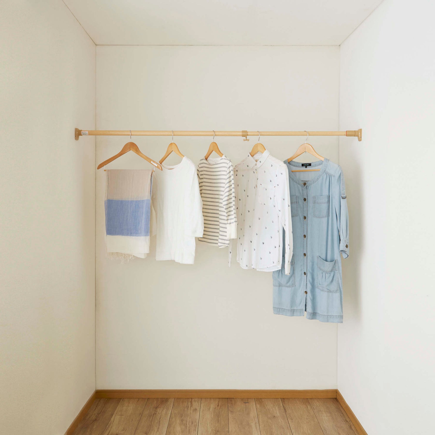 突っ張り棒 強力 木目 耐荷重45〜15kg 幅110〜190cm NPM-110