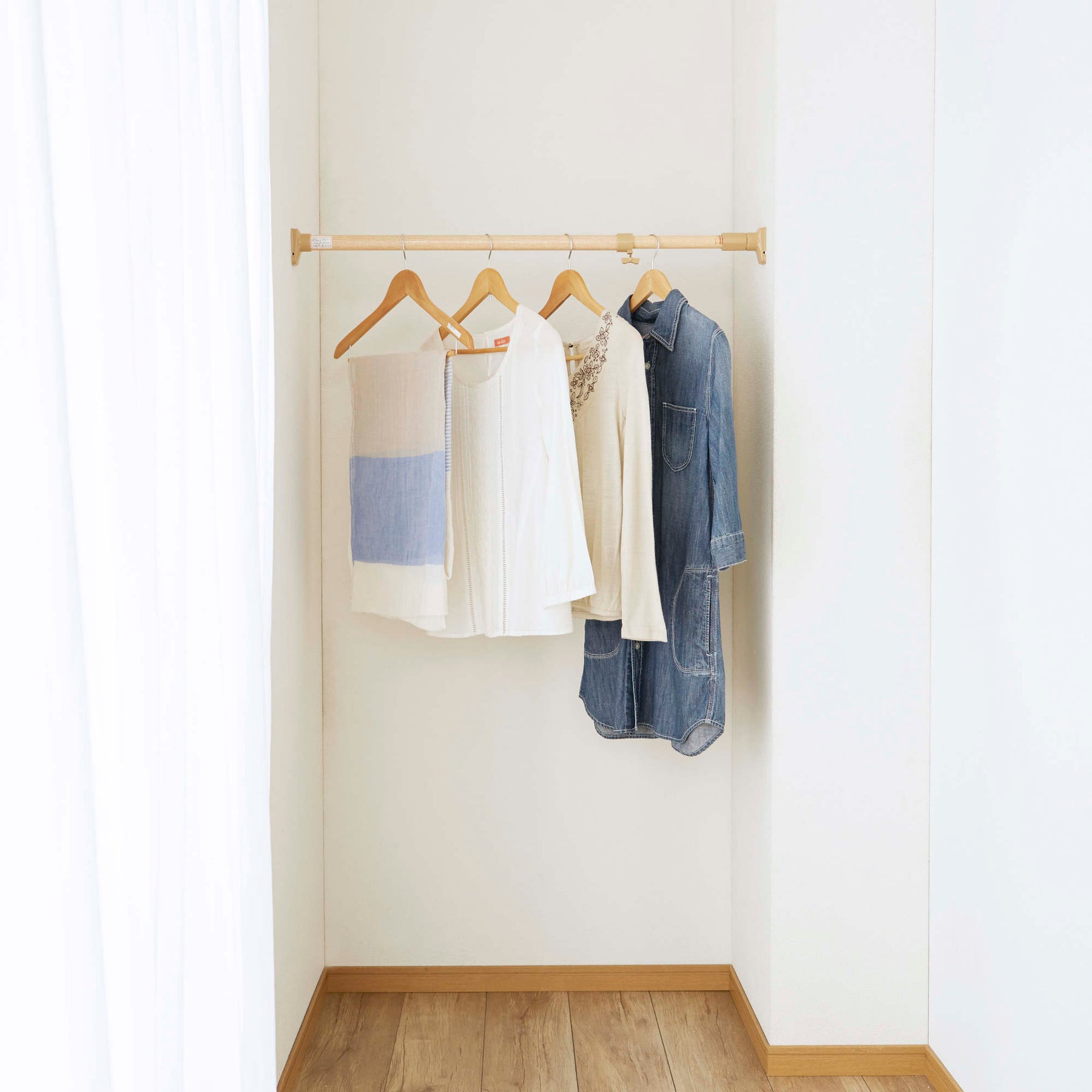 突っ張り棒 強力 木目 耐荷重50〜30kg 幅75〜120cm NPM-75