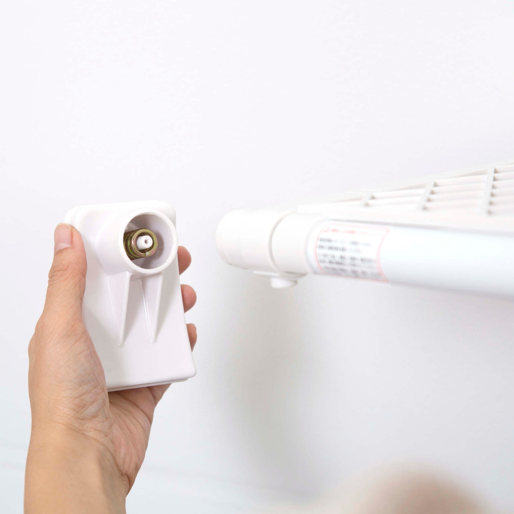 突っ張り棚 超強力 ワイド メッシュ ホワイト 耐荷重60〜40kg 幅75〜120cm RB-11