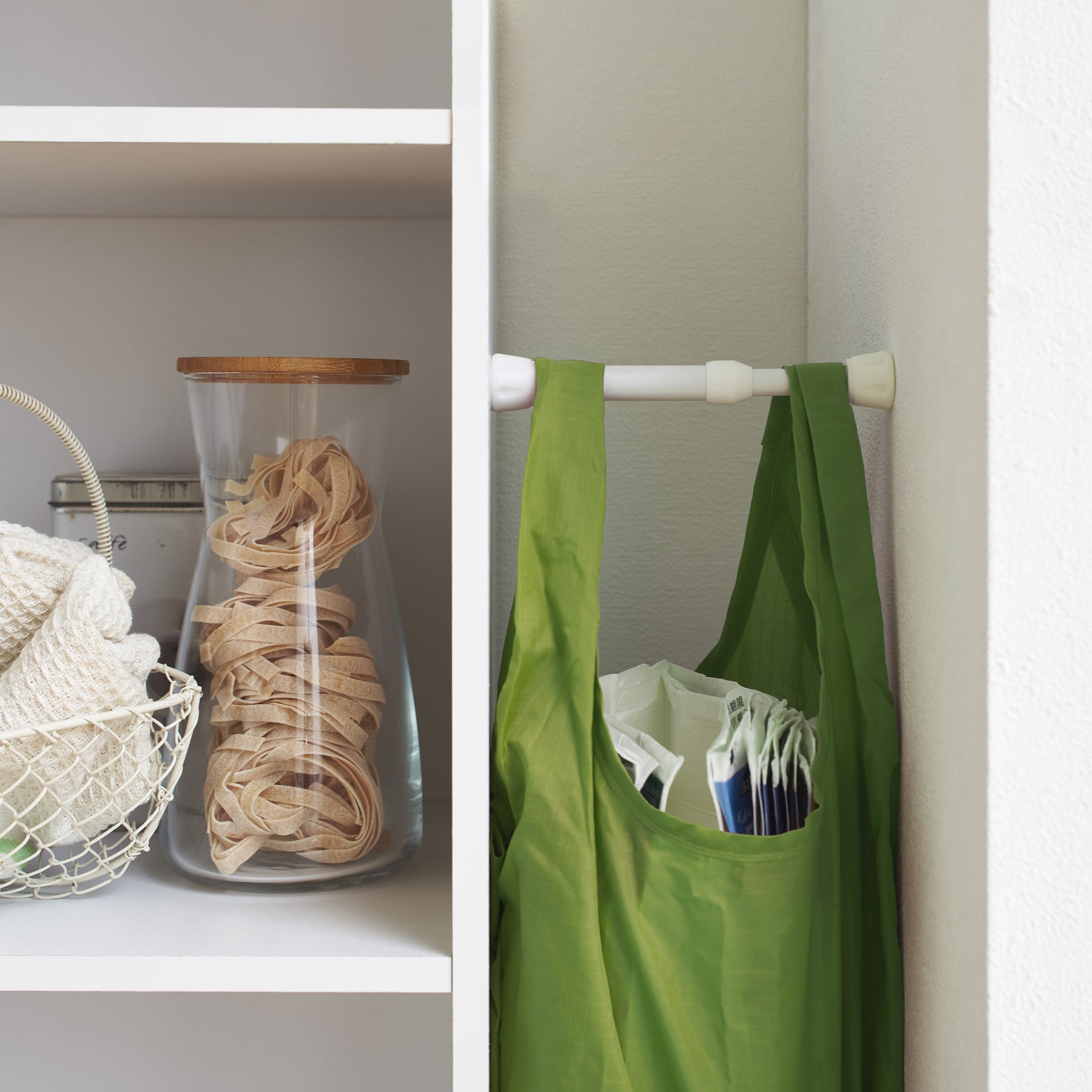 突っ張り棒 隙間収納 ホワイト 耐荷重2kg 幅13〜16cm SMP-11