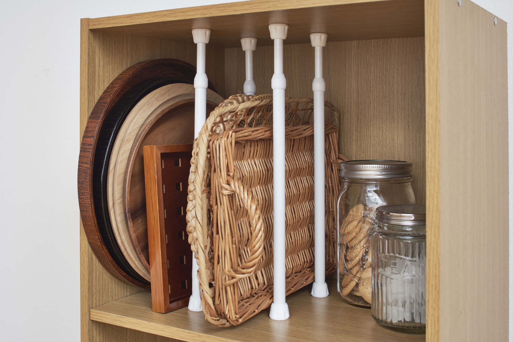 突っ張り棒 隙間収納 ホワイト 耐荷重2kg 幅29.5〜43cm SMP-14